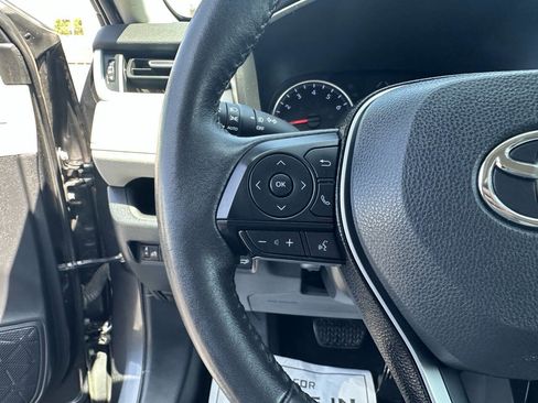 Used 2020 Toyota RAV4 XLE Premium FWD image 26