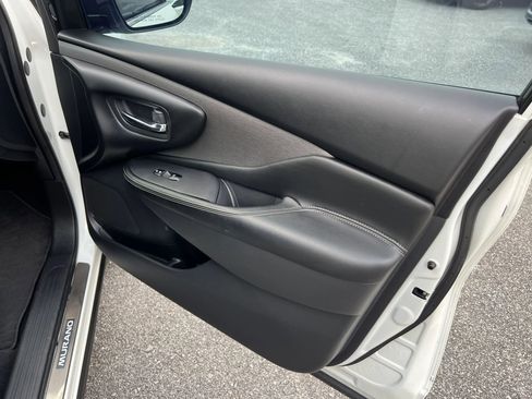 Used 2022 Nissan Murano SV w/ SV Midnight Edition Package image 15