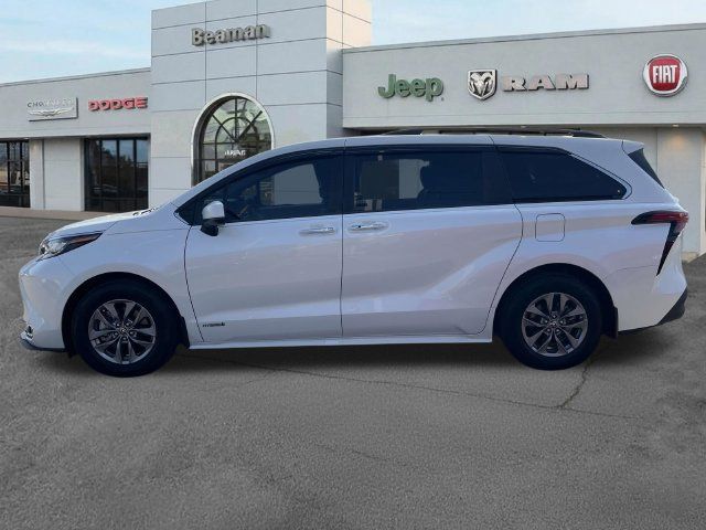 Used 2021 Toyota Sienna XLE FWD image 4