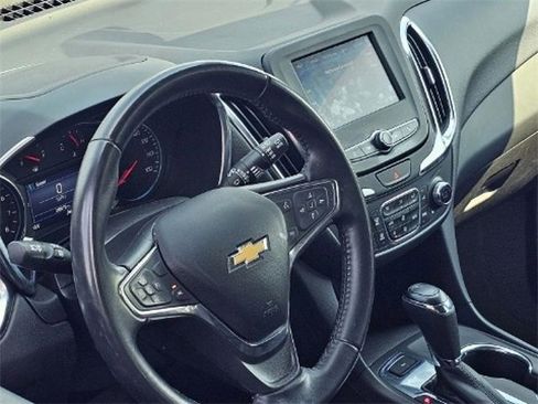 Used 2021 Chevrolet Equinox LT image 10