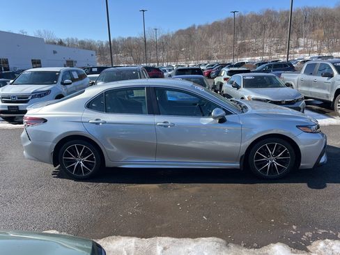 Used 2024 Toyota Camry SE w/ Cold Weather Package image 6
