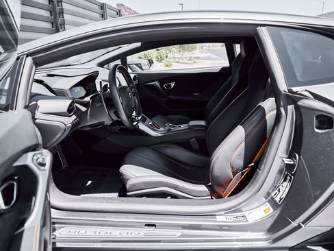 Used 2021 Lamborghini Huracan EVO RWD image 36