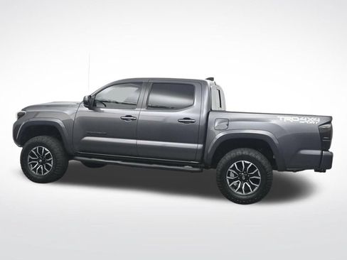 Used 2022 Toyota Tacoma TRD Sport w/ Technology Package AWD/4WD image 10