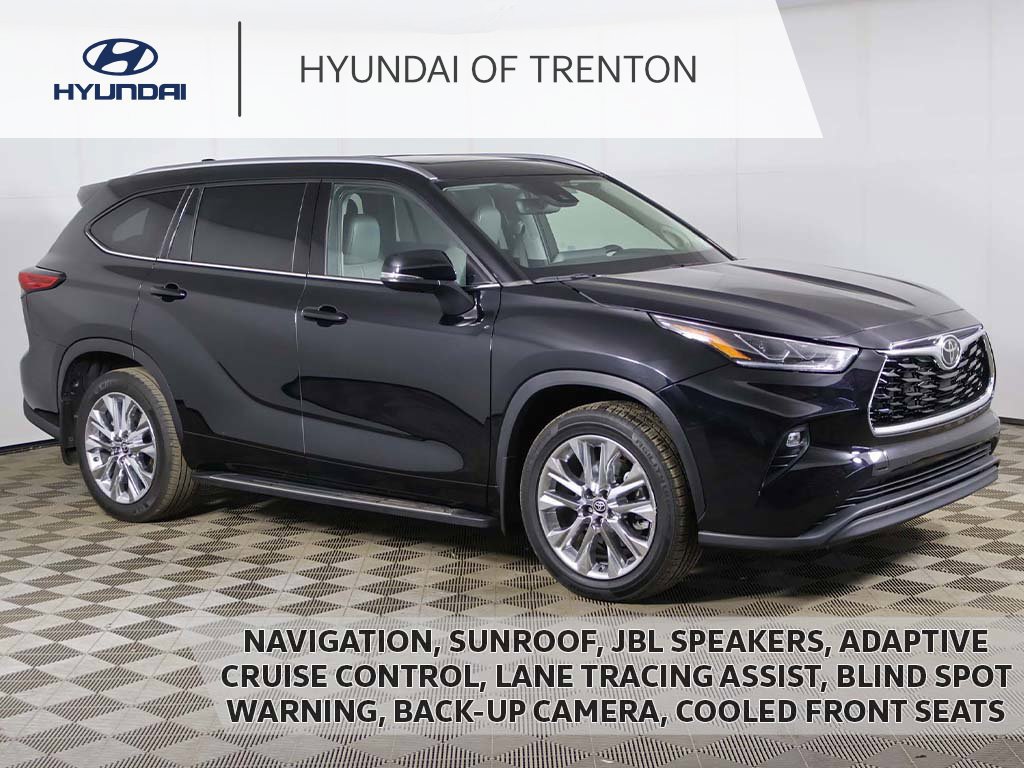 Used 2023 Toyota Highlander Limited AWD/4WD image 1