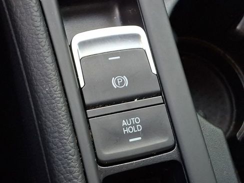 Used 2017 Volkswagen Golf R 4-Door image 24