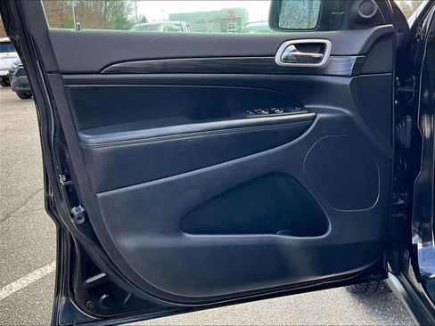 Used 2020 Jeep Grand Cherokee Laredo image 9