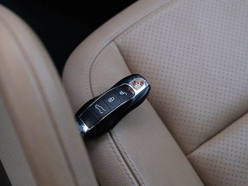 Used 2016 Porsche Cayenne image 45