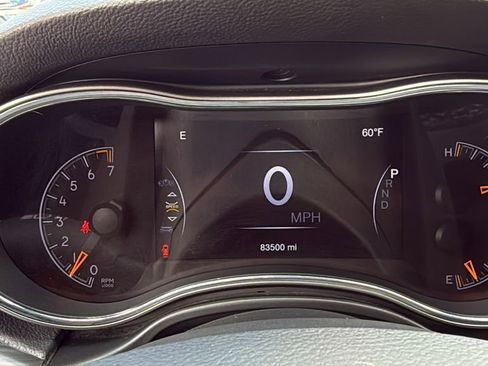 Used 2021 Jeep Grand Cherokee Laredo AWD/4WD image 28
