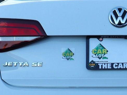 Used 2017 Volkswagen Jetta SE image 19