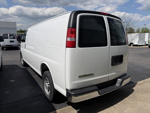 New 2026 Chevrolet Express 3500 Extended RWD image 5