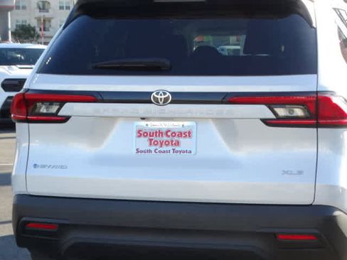 Used 2024 Toyota Grand Highlander XLE image 11