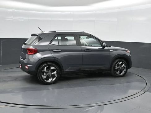 Used 2024 Hyundai Venue SEL FWD image 4