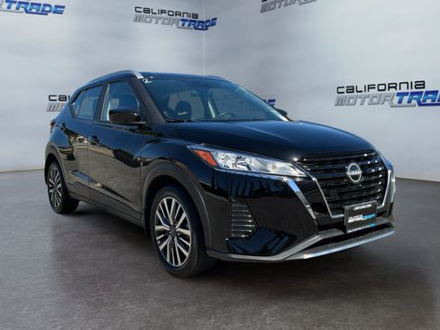 Used 2024 Nissan Kicks SV FWD image 3