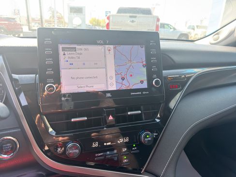 Used 2022 Toyota Camry XSE w/ Navigation Package image 19