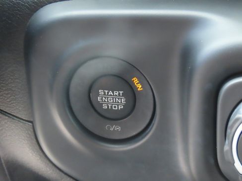 Used 2020 Jeep Wrangler Unlimited Sahara AWD/4WD image 30