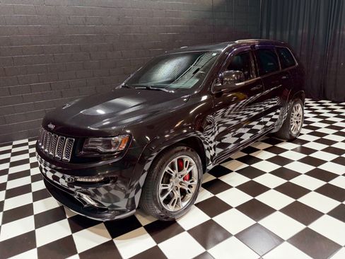 Used 2014 Jeep Grand Cherokee SRT8 w/ Luxury Group II AWD/4WD image 8