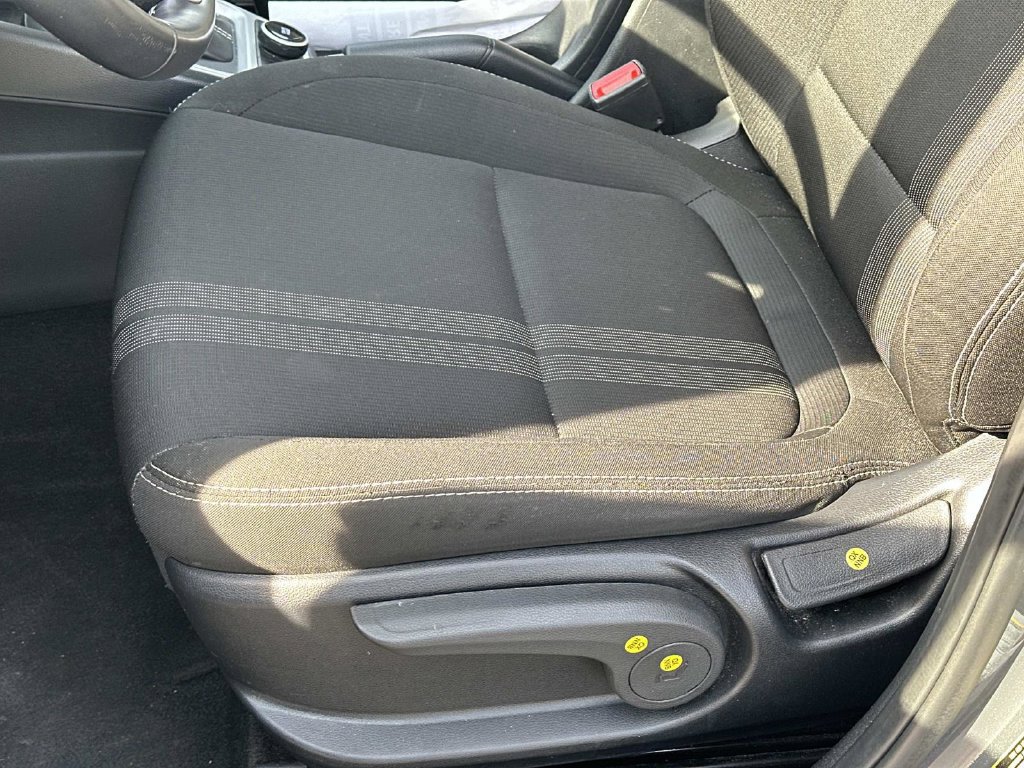 Used 2025 Hyundai Venue SEL FWD image 17