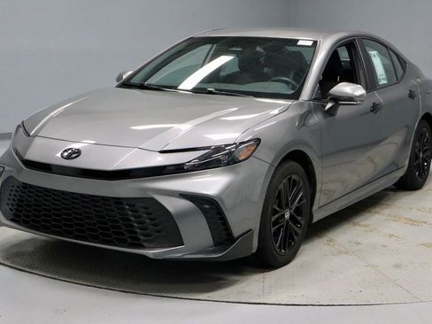 Used 2025 Toyota Camry SE AWD/4WD image 6