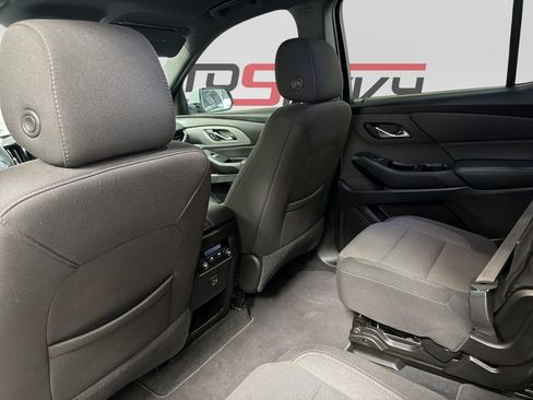 Used 2023 Chevrolet Traverse LT FWD image 16
