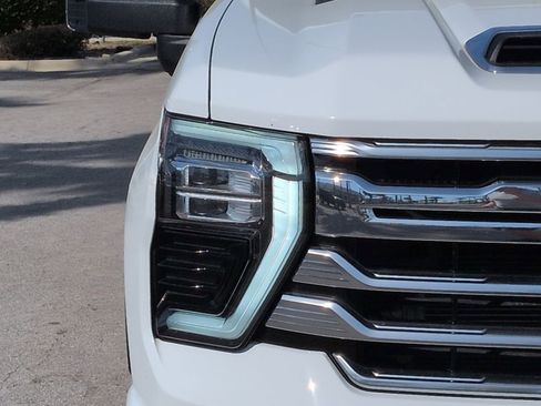 Used 2024 Chevrolet Silverado 2500 High Country w/ Technology Package image 9