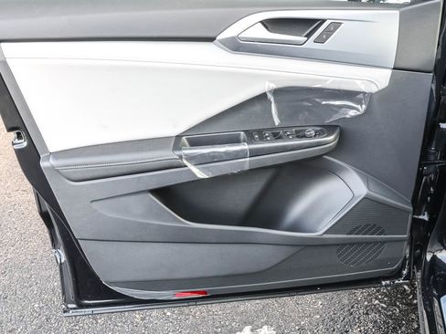 New 2026 Volkswagen Taos SE image 32