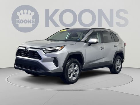 Used 2025 Toyota RAV4 XLE AWD/4WD image 1