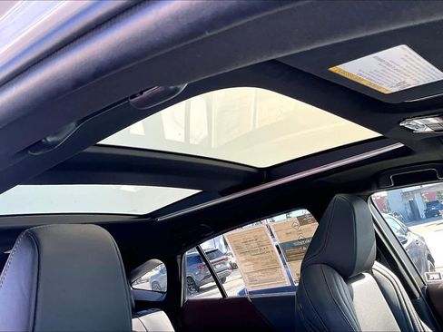 Used 2021 Toyota Venza Limited image 13