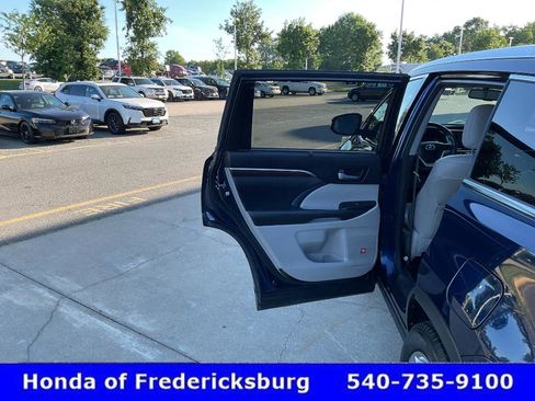 Used 2015 Toyota Highlander Limited AWD/4WD image 16