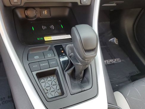 Used 2024 Toyota RAV4 XLE w/ Convenience Package FWD image 30