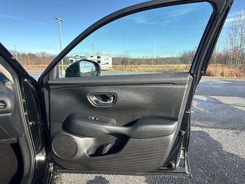 Used 2025 Honda HR-V EX-L image 17