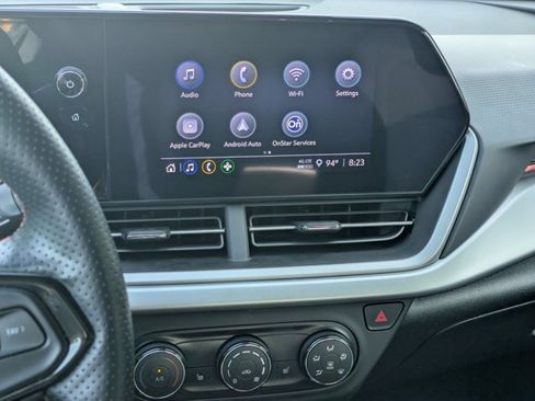 Used 2024 Chevrolet Trax RS w/ Sunroof Package FWD image 9