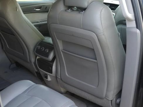 Used 2016 GMC Acadia SLE FWD image 12