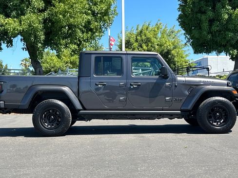 Used 2023 Jeep Gladiator Sport AWD/4WD image 3