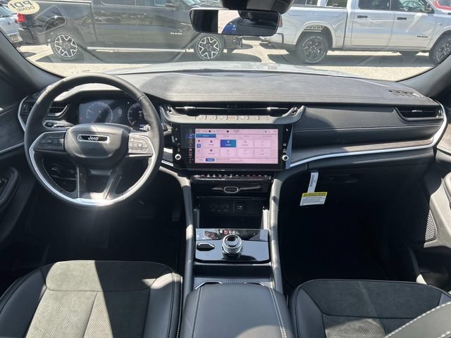 New 2026 Jeep Grand Cherokee Altitude AWD/4WD image 6