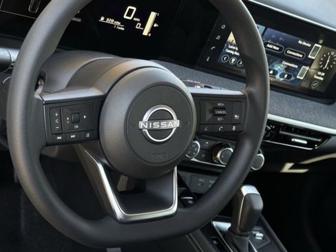 Certified 2025 Nissan Kicks SV AWD/4WD image 11