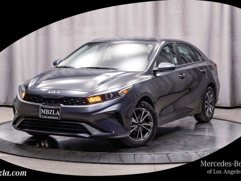 Used 2023 Kia Forte LXS image 1
