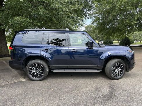 Used 2024 Lexus GX 550 w/ Accessory Package (Z1) AWD/4WD image 2