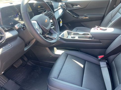 New 2026 Chevrolet Equinox LT w/ Convenience Package II FWD image 14