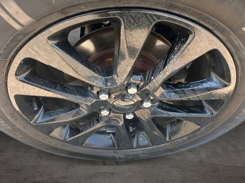 Used 2019 Jeep Grand Cherokee Altitude AWD/4WD image 16