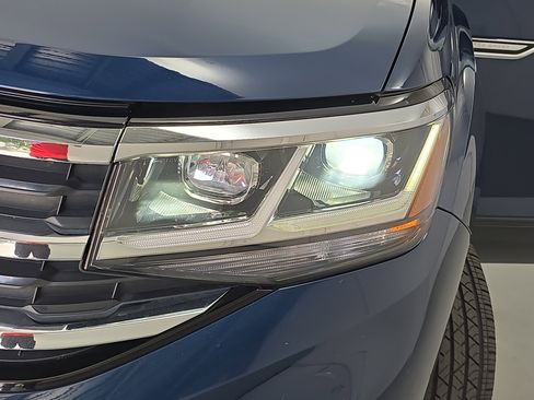 Used 2023 Volkswagen Atlas Cross Sport SE image 31