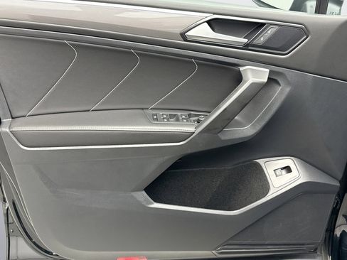 Used 2024 Volkswagen Tiguan SE R-Line image 9