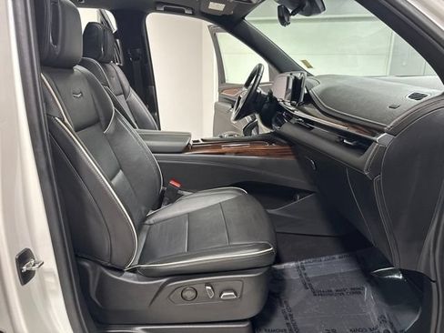 Used 2023 Cadillac Escalade Premium Luxury AWD/4WD image 32