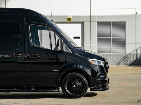 Used 2024 Mercedes-Benz Sprinter 3500 image 18