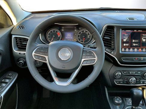 Certified 2022 Jeep Cherokee Latitude Lux w/ Sun & Sound Group image 10