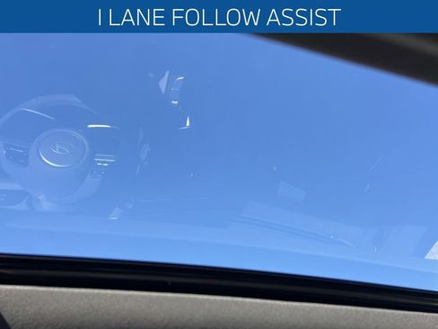 Used 2025 Hyundai Elantra SEL image 12