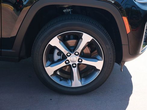 New 2026 Jeep Grand Cherokee Limited RWD image 8