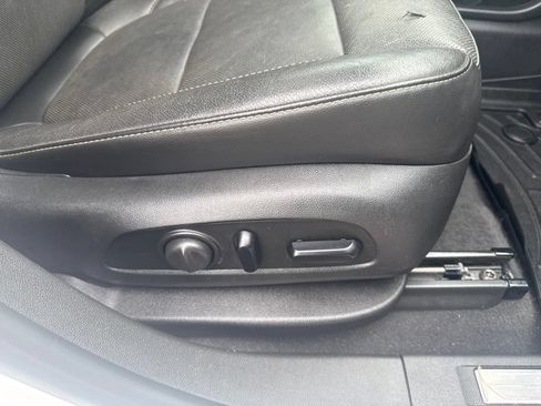 Used 2020 GMC Acadia SLT w/ Driver Alert Package II FWD image 28