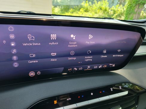 Certified 2025 Buick Enclave Preferred FWD image 20