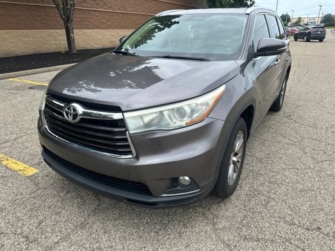 Used 2015 Toyota Highlander XLE FWD image 4