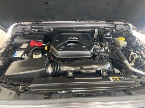 Used 2018 Jeep Wrangler Unlimited Sahara image 33